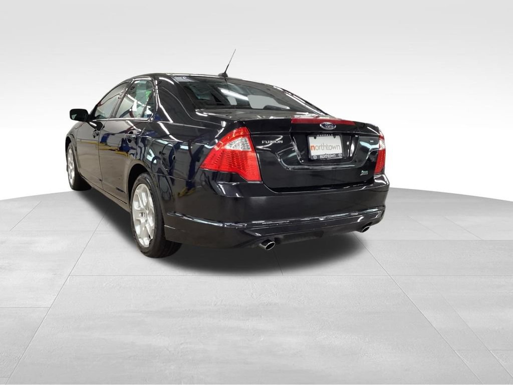 Used 2010 Ford Fusion SE FWD image 3