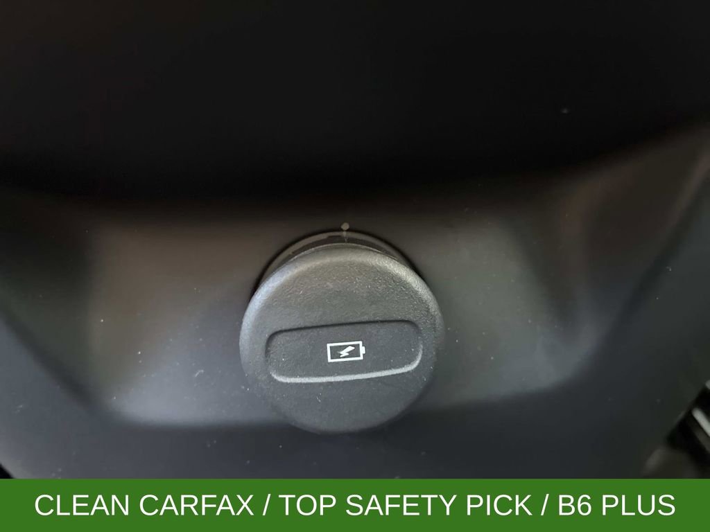 Used 2025 Volvo XC90 B6 Plus AWD/4WD image 18