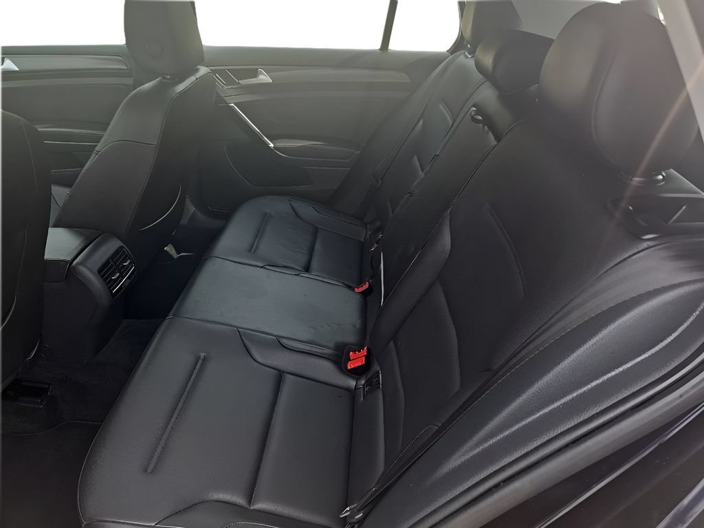 Used 2018 Volkswagen e-Golf SEL FWD image 17