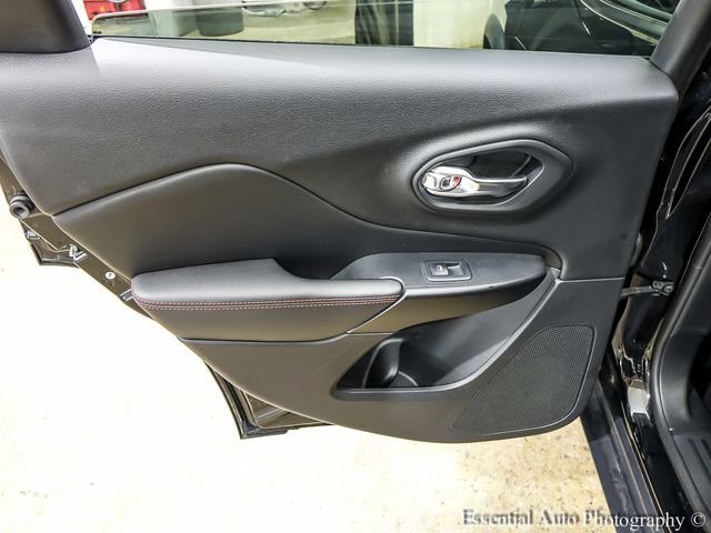 Used 2019 Jeep Cherokee Trailhawk AWD/4WD image 20