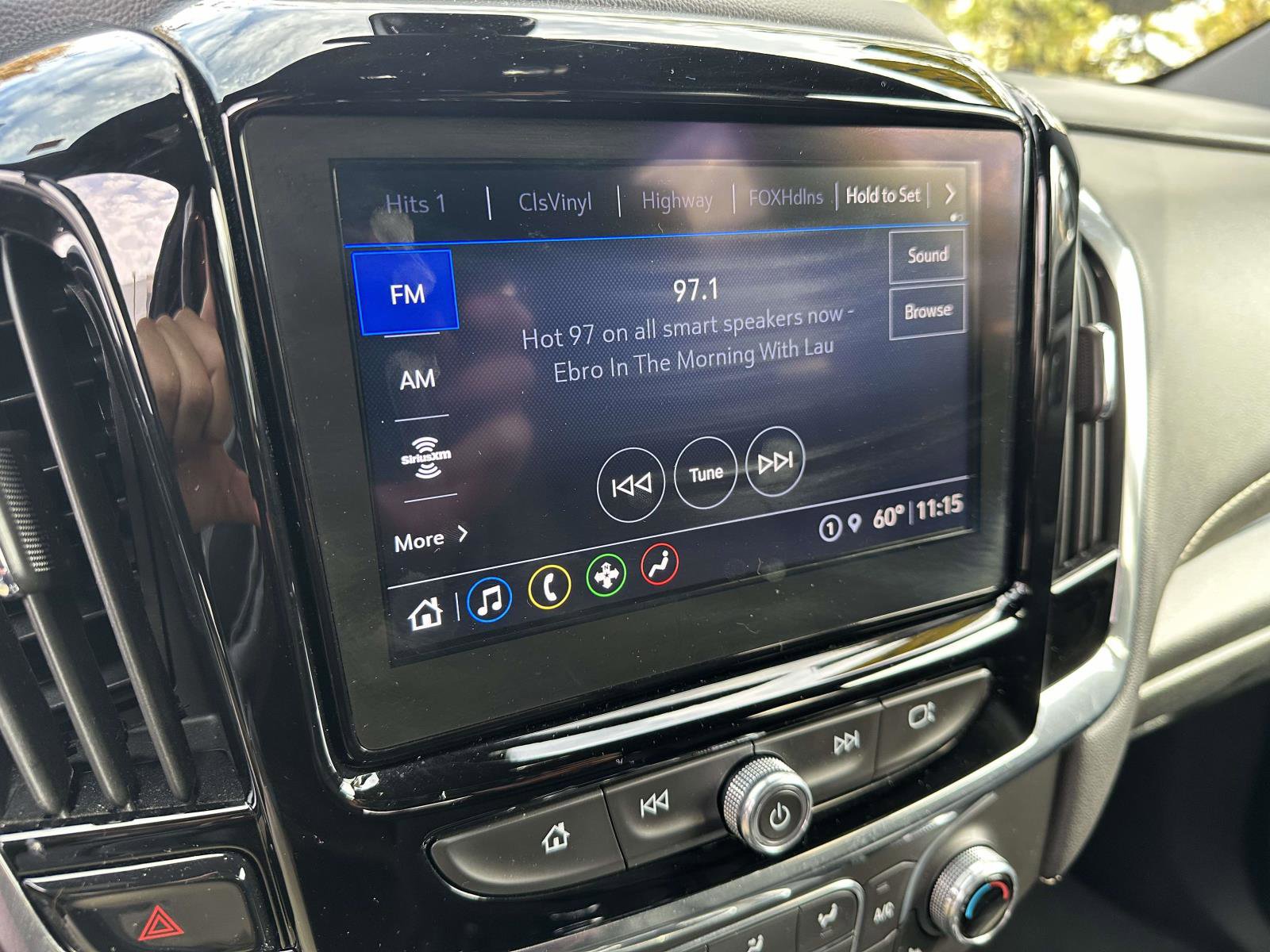 Used 2023 Chevrolet Traverse LT image 28