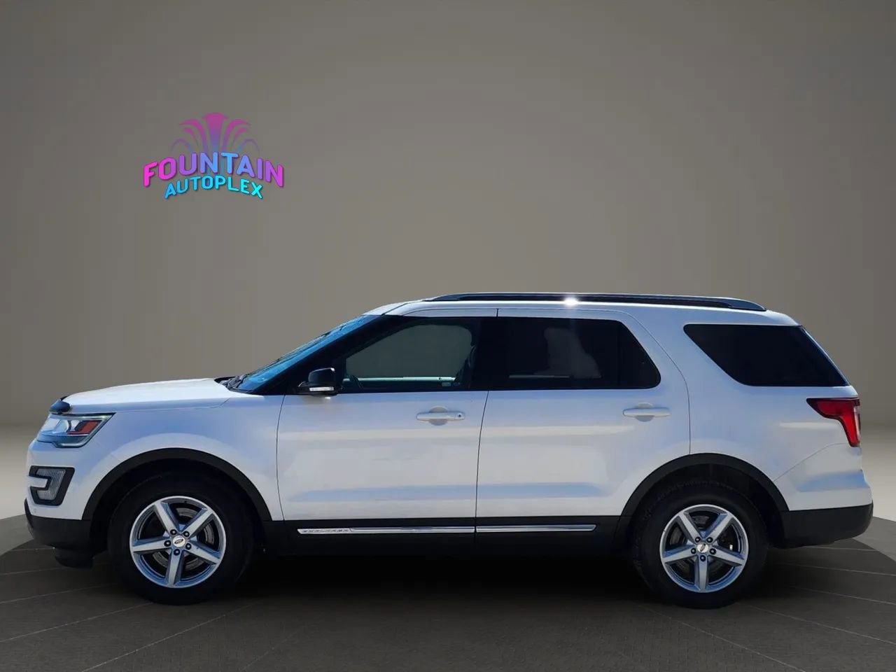 Used 2017 Ford Explorer XLT w/ Equipment Group 202A image 2