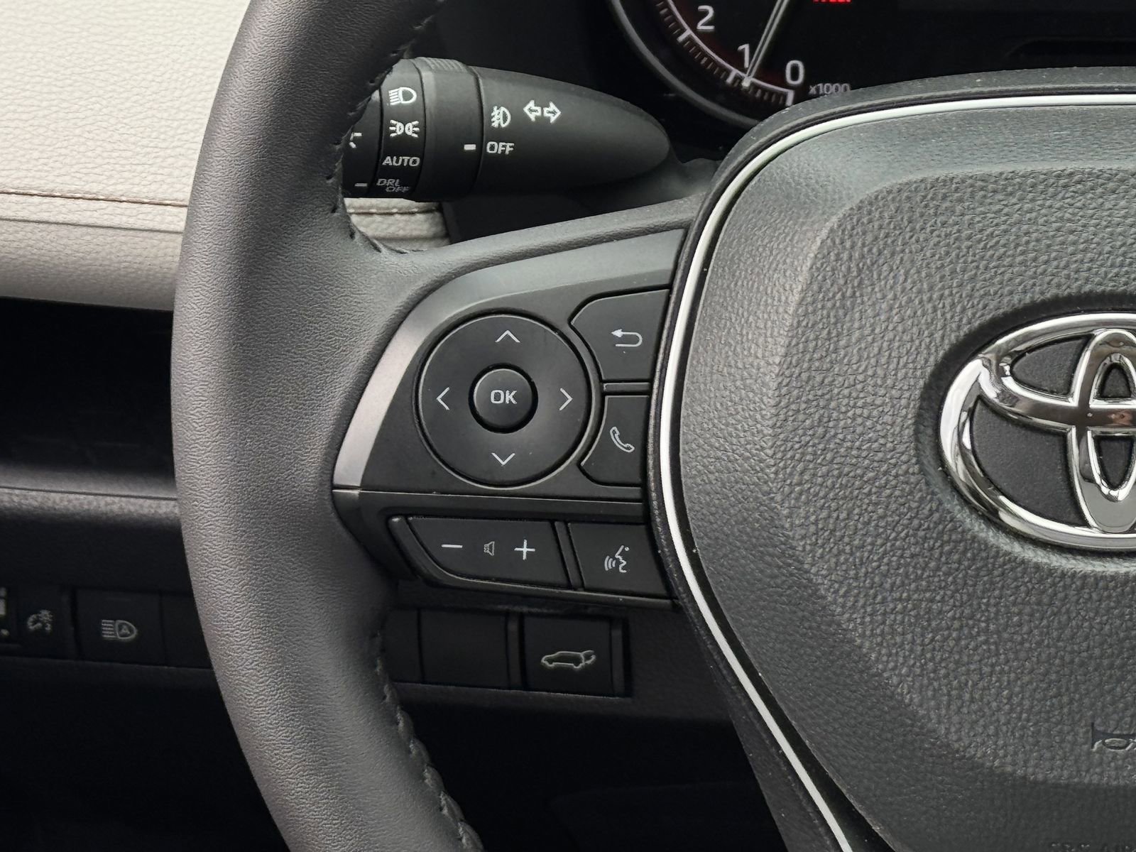 Used 2025 Toyota RAV4 XLE Premium image 15