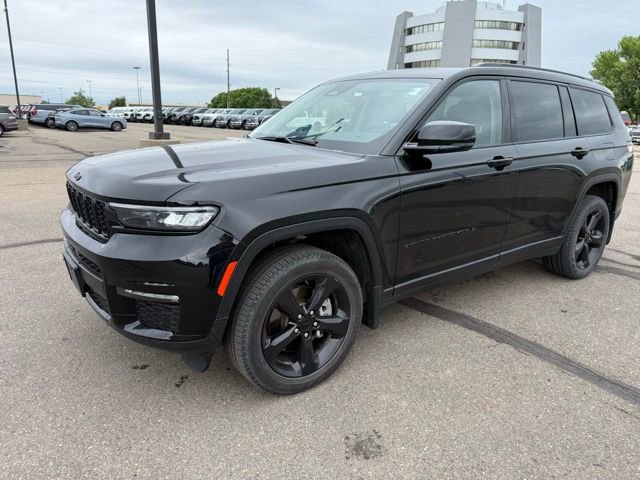 Used 2022 Jeep Grand Cherokee L Limited w/ Black Appearance Package AWD/4WD image 6