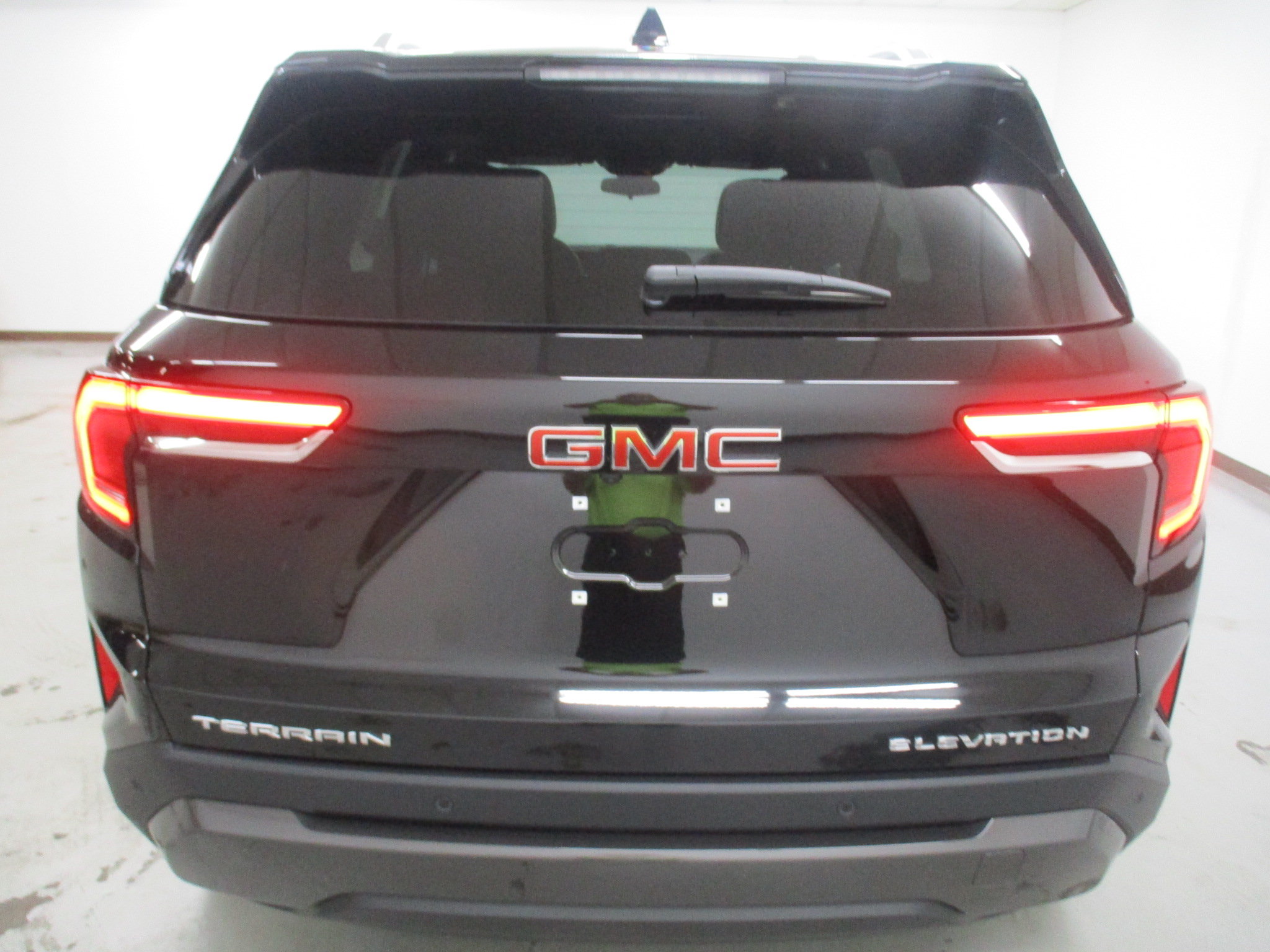 New 2026 GMC Terrain Elevation w/ Elevation Premium Package FWD image 6