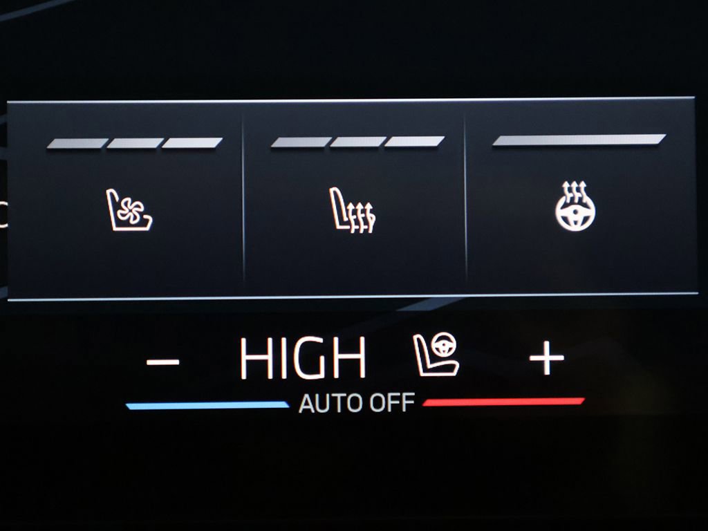 Used 2024 BMW X7 xDrive40i w/ M Sport Package image 52