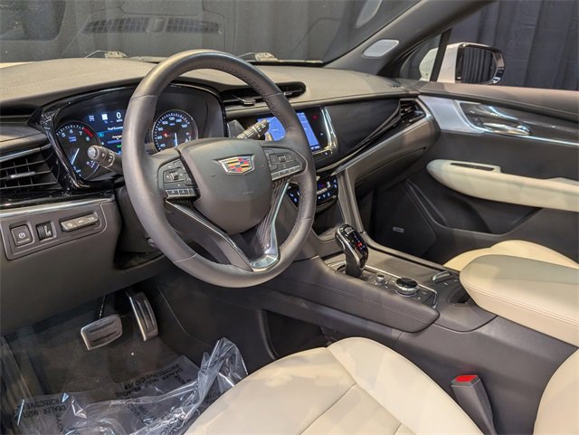 Used 2024 Cadillac XT6 Sport w/ Technology Package image 4