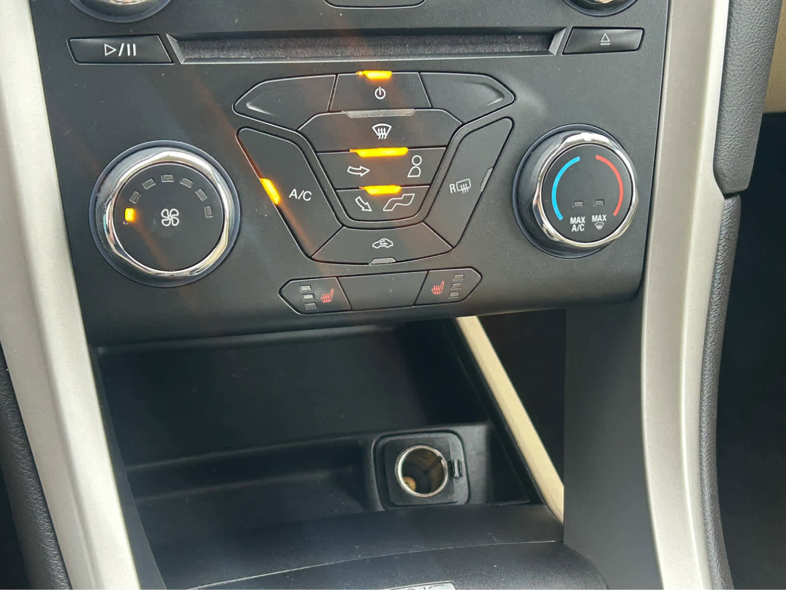 Used 2014 Ford Fusion SE w/ Equipment Group 202A FWD image 23