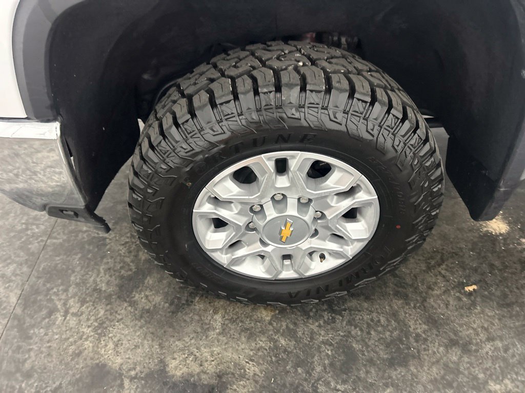 Used 2024 Chevrolet Silverado 2500 LT AWD/4WD image 9