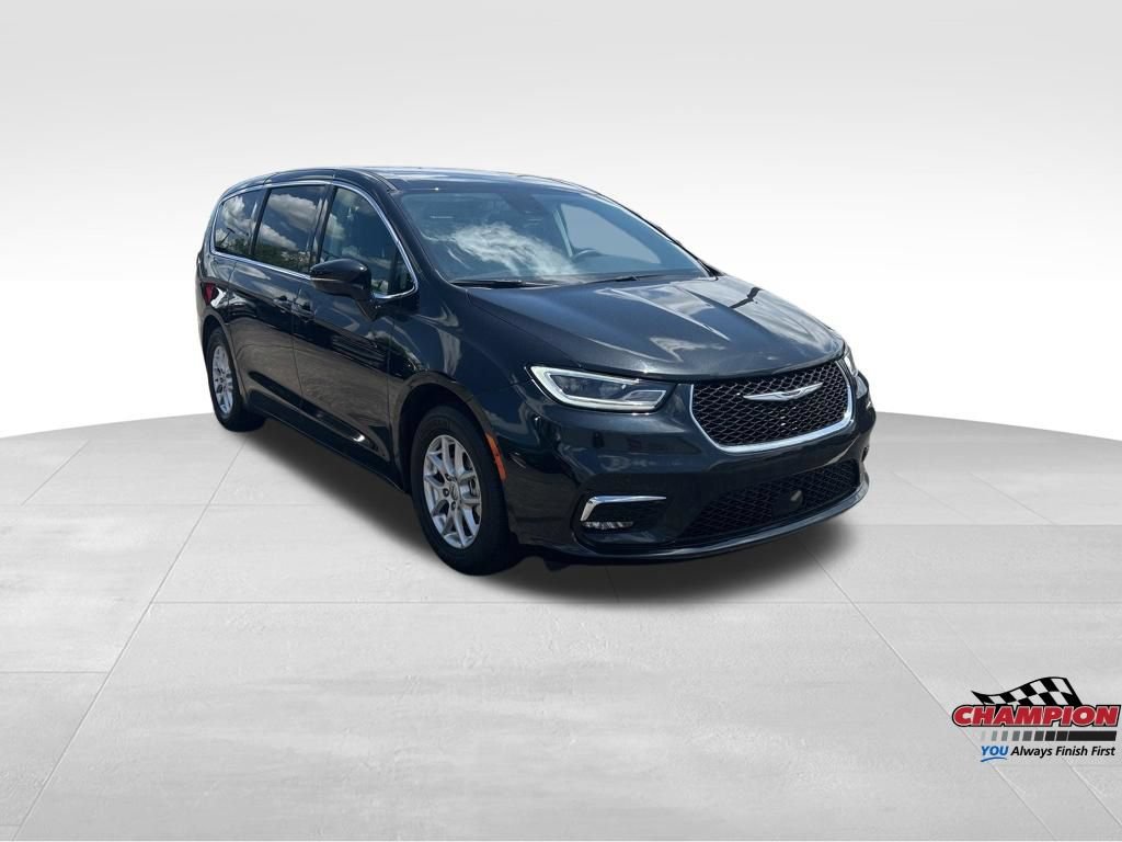 Used 2024 Chrysler Pacifica Touring-L FWD image 8