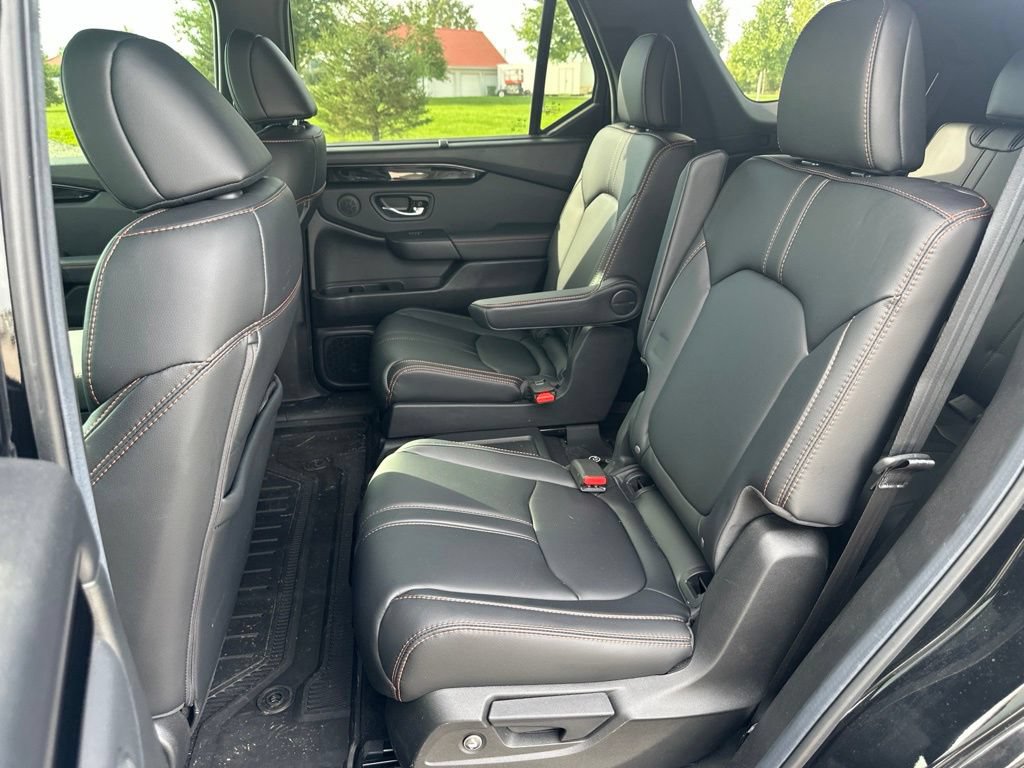 Used 2025 Honda Pilot TrailSport image 18