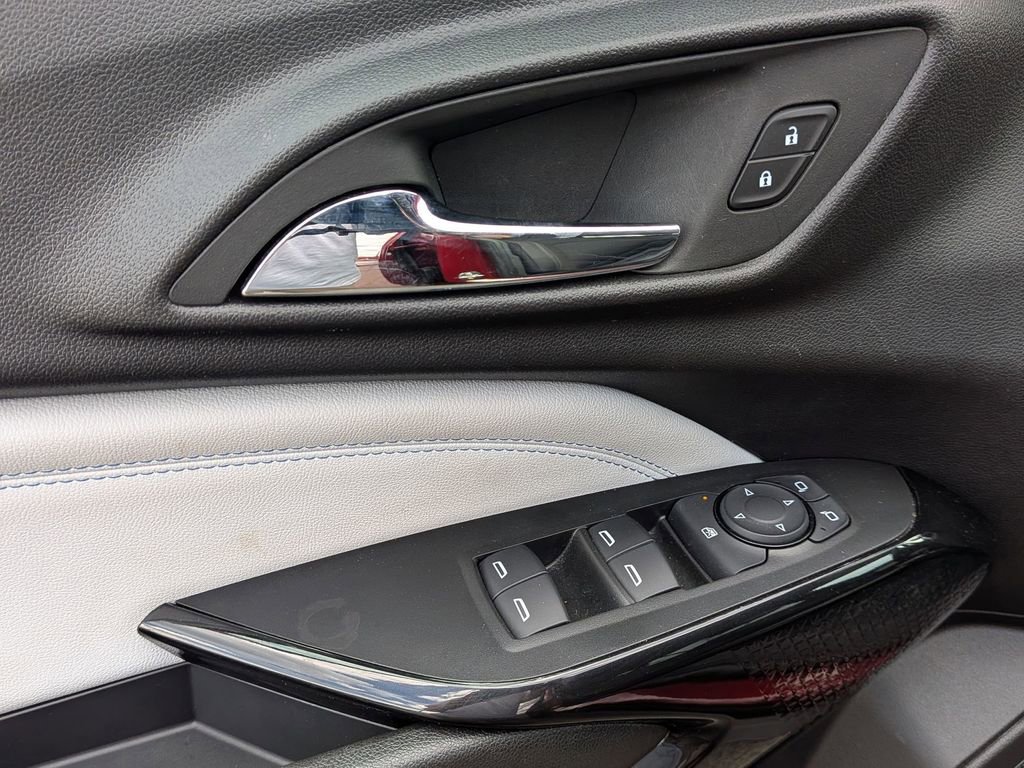 Used 2025 Chevrolet Trax LT w/ LT Convenience Package image 13