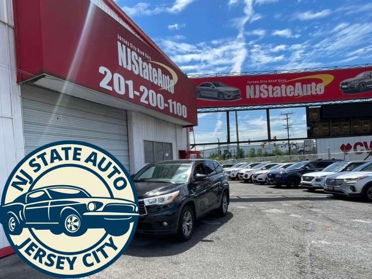 Used 2014 Toyota Highlander Plus AWD/4WD image 1