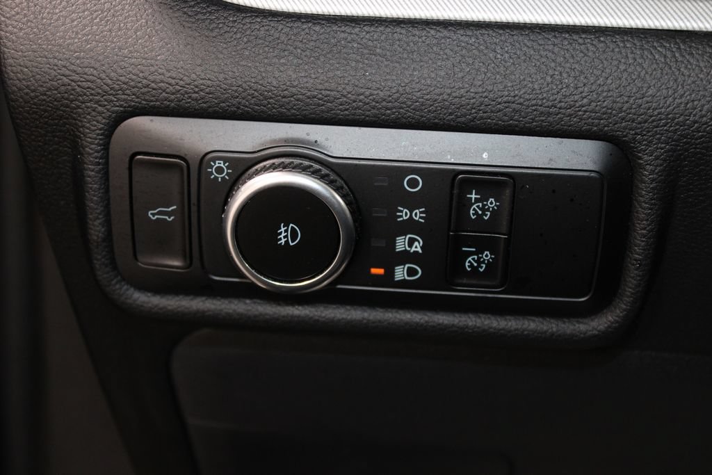 Used 2023 Ford Explorer XLT w/ Equipment Group 202A AWD/4WD image 40