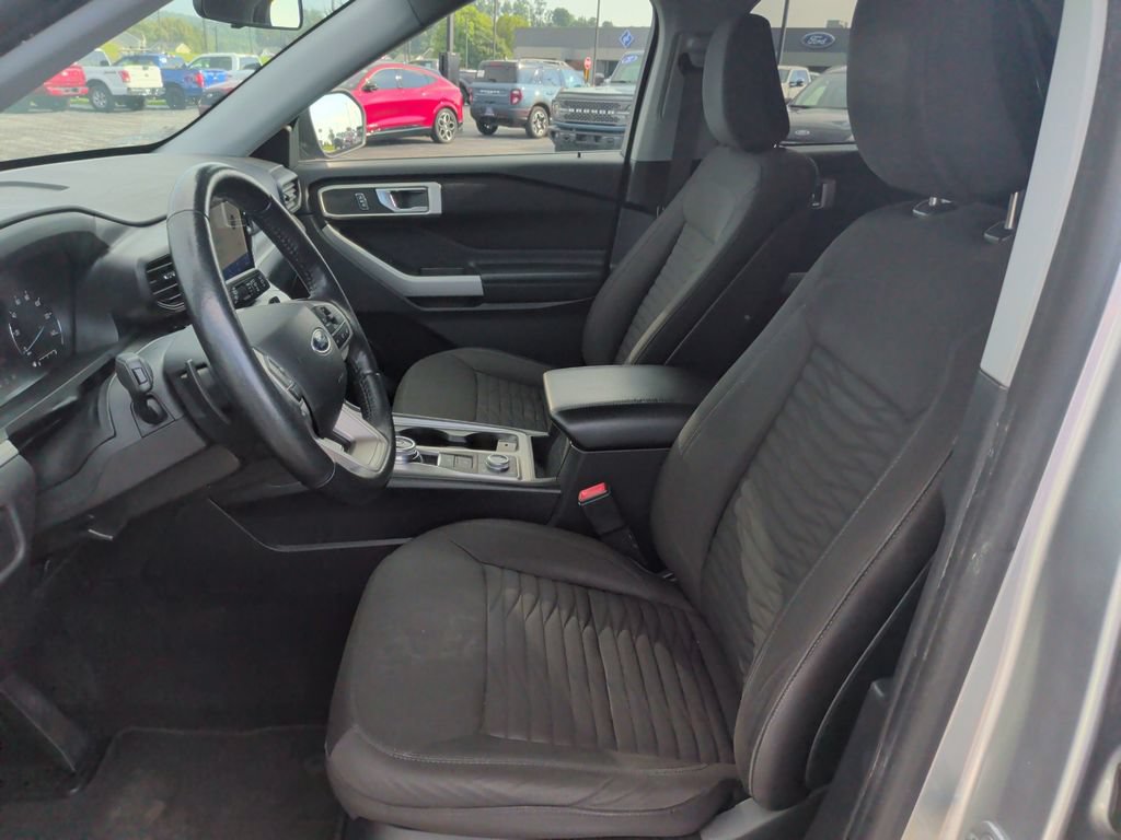 Certified 2020 Ford Explorer XLT w/ Comfort Package AWD/4WD image 4