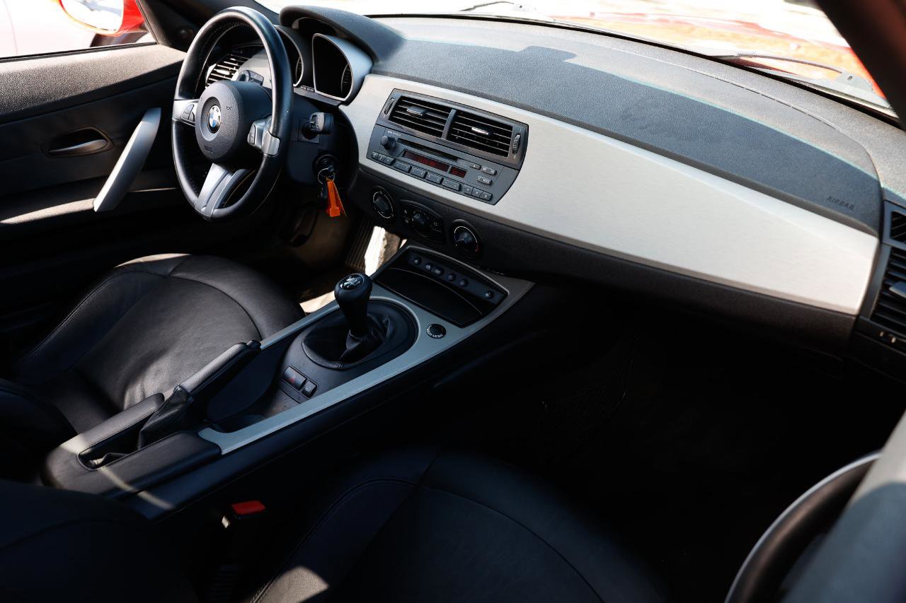 Used 2005 BMW Z4 2.5i image 12