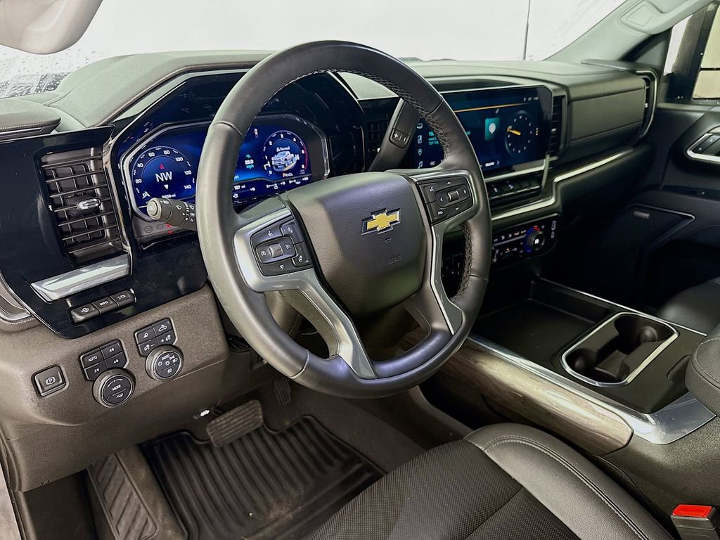 Used 2024 Chevrolet Silverado 3500 LTZ image 9