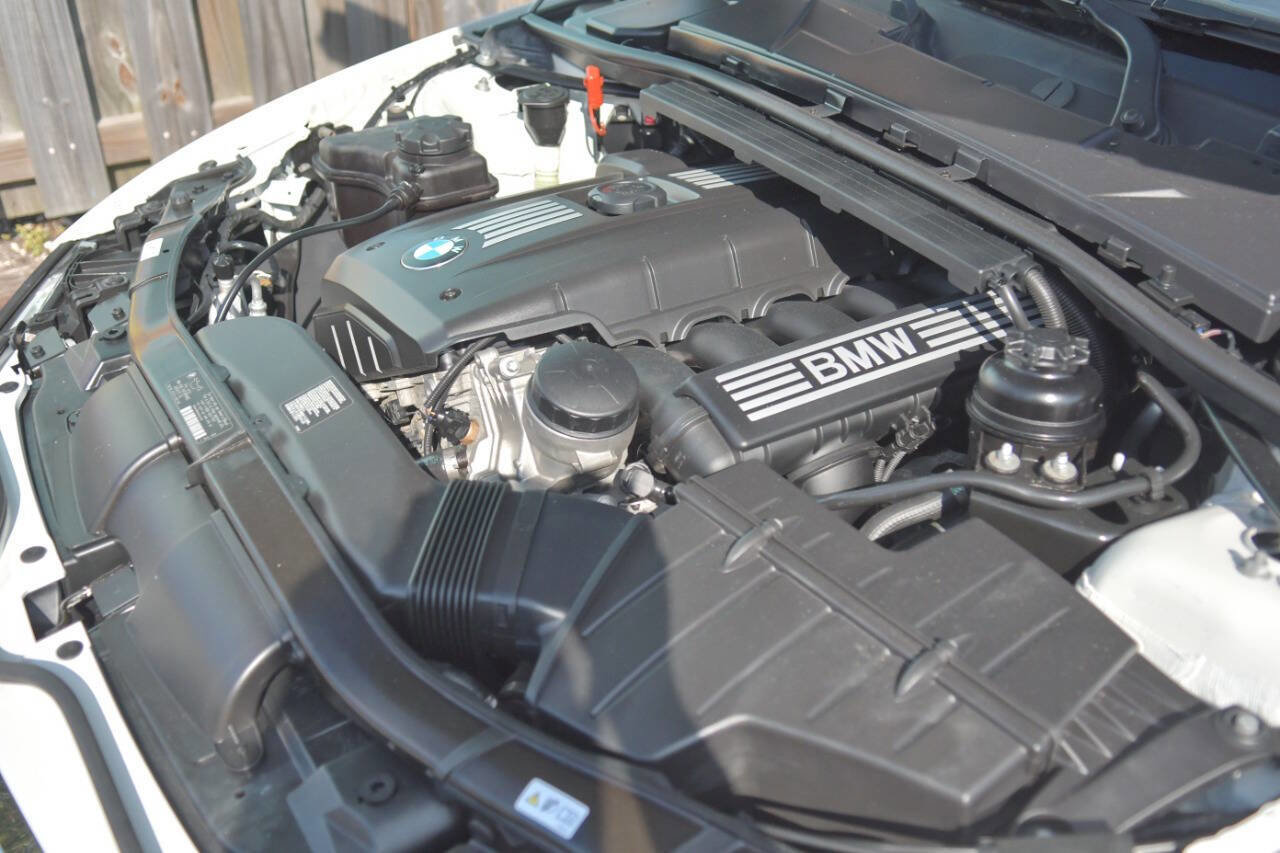 Used 2012 BMW 328i Convertible image 18