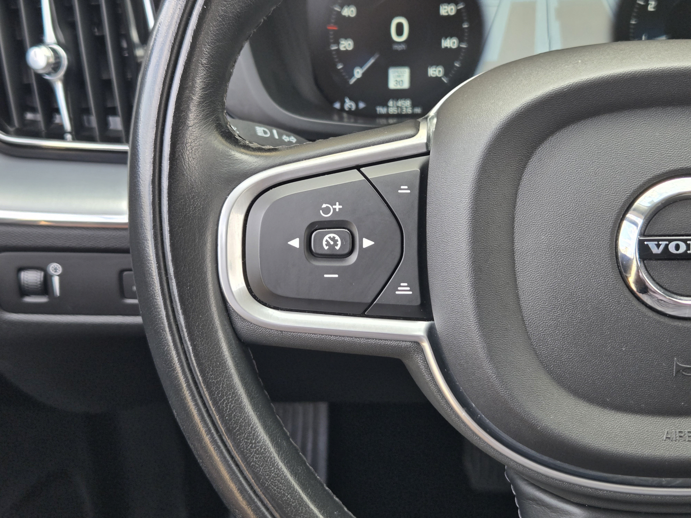 Used 2020 Volvo XC60 T5 Momentum AWD/4WD image 28