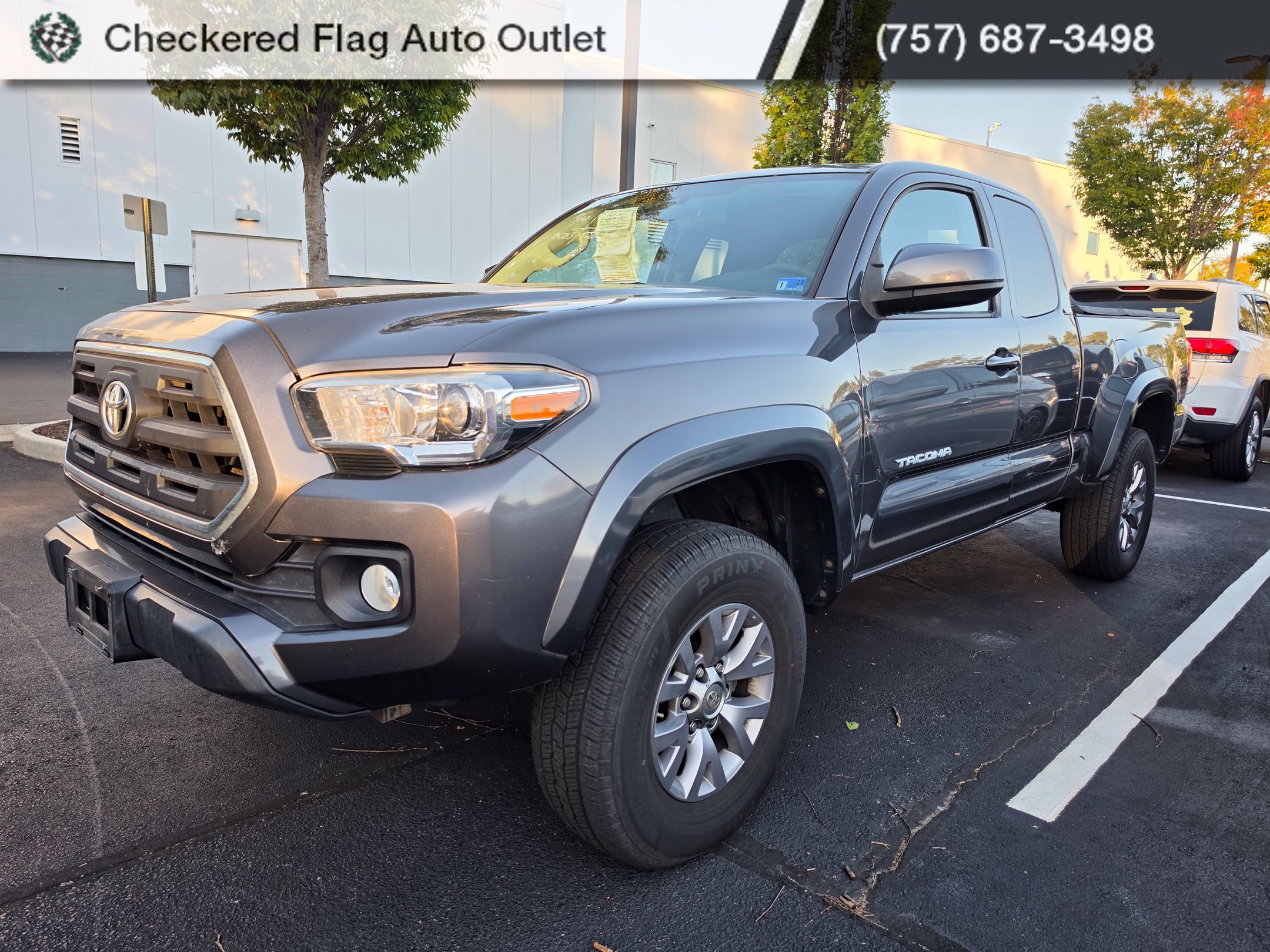 Used 2017 Toyota Tacoma SR5 w/ SR5 Appearance Package (SM) AWD/4WD image 1