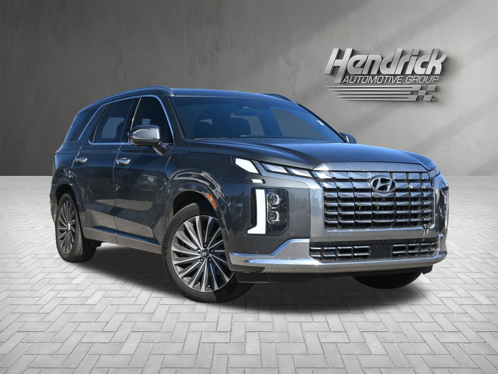 Used 2023 Hyundai Palisade Calligraphy FWD image 3