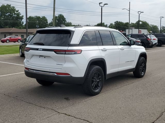Used 2023 Jeep Grand Cherokee Laredo AWD/4WD image 3
