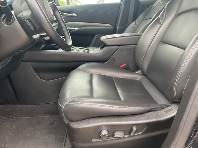 Used 2025 Cadillac XT4 Premium Luxury image 2