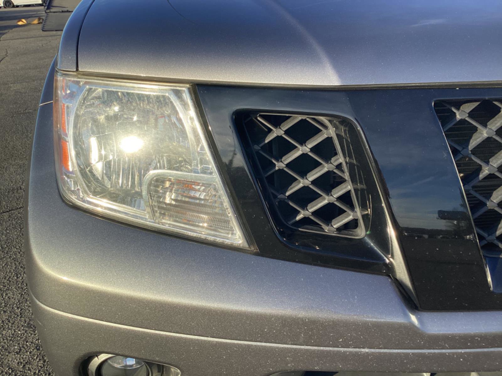 Used 2021 Nissan Frontier SV w/ Midnight Edition Floor Mats image 10