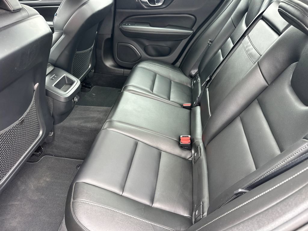 Used 2019 Volvo S60 T6 Momentum w/ Premium Package image 20