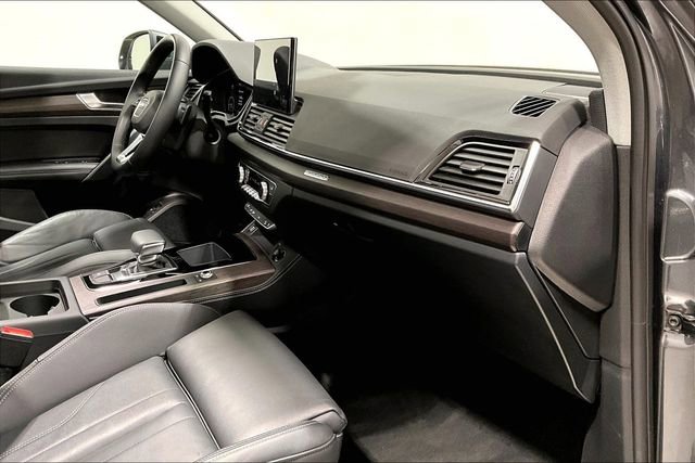Used 2023 Audi Q5 e Premium Plus w/ Premium Plus Package AWD/4WD image 9