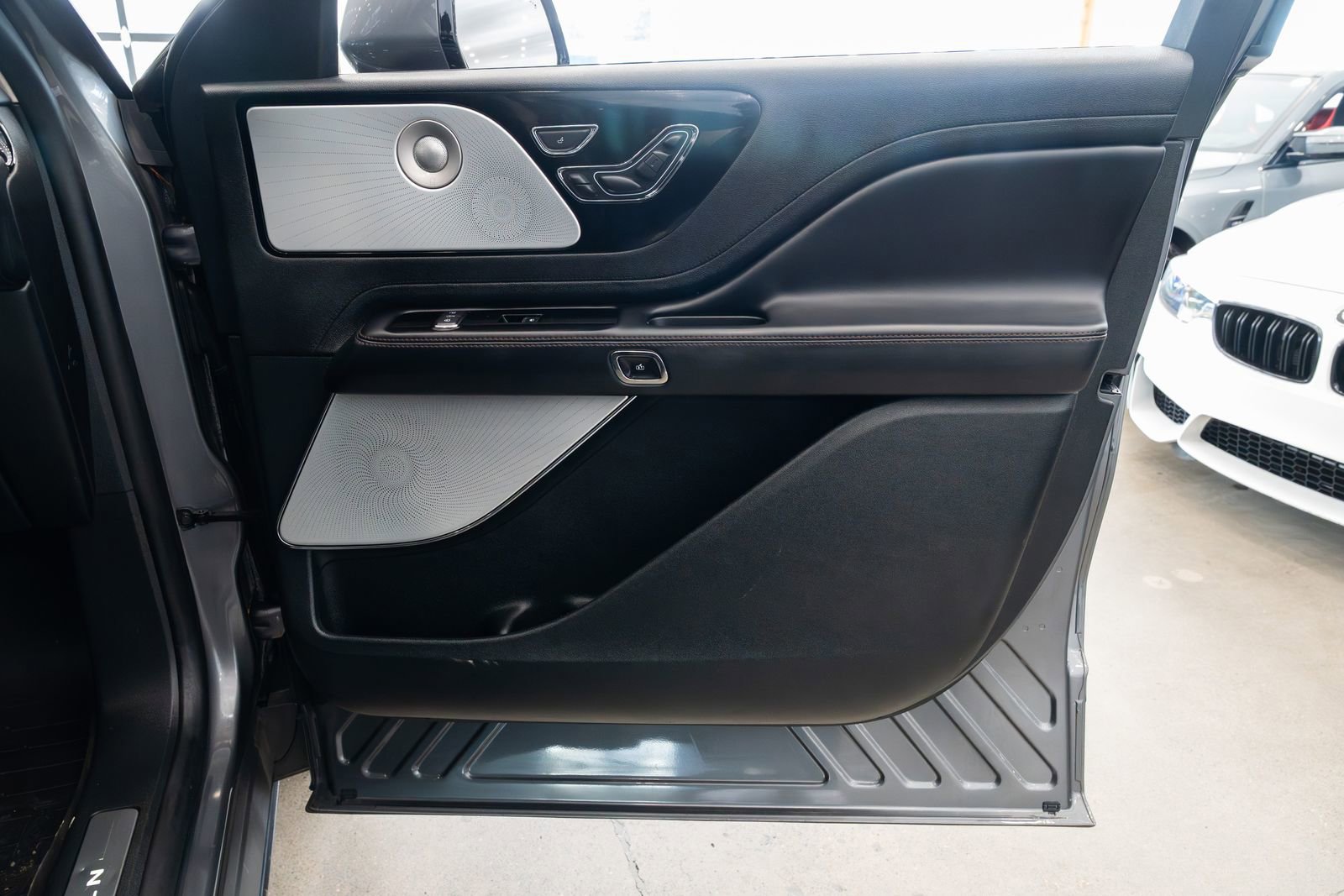 Used 2021 Lincoln Aviator Reserve w/ Equipment Group 210A image 25