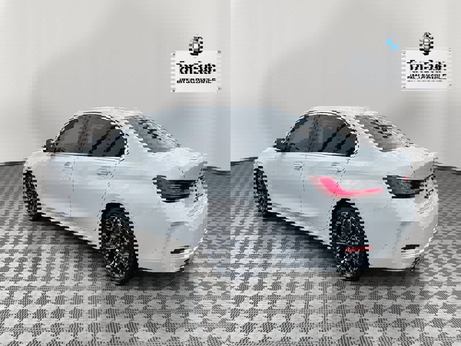 Certified 2025 BMW 330i Sedan w/ Premium Package image 5