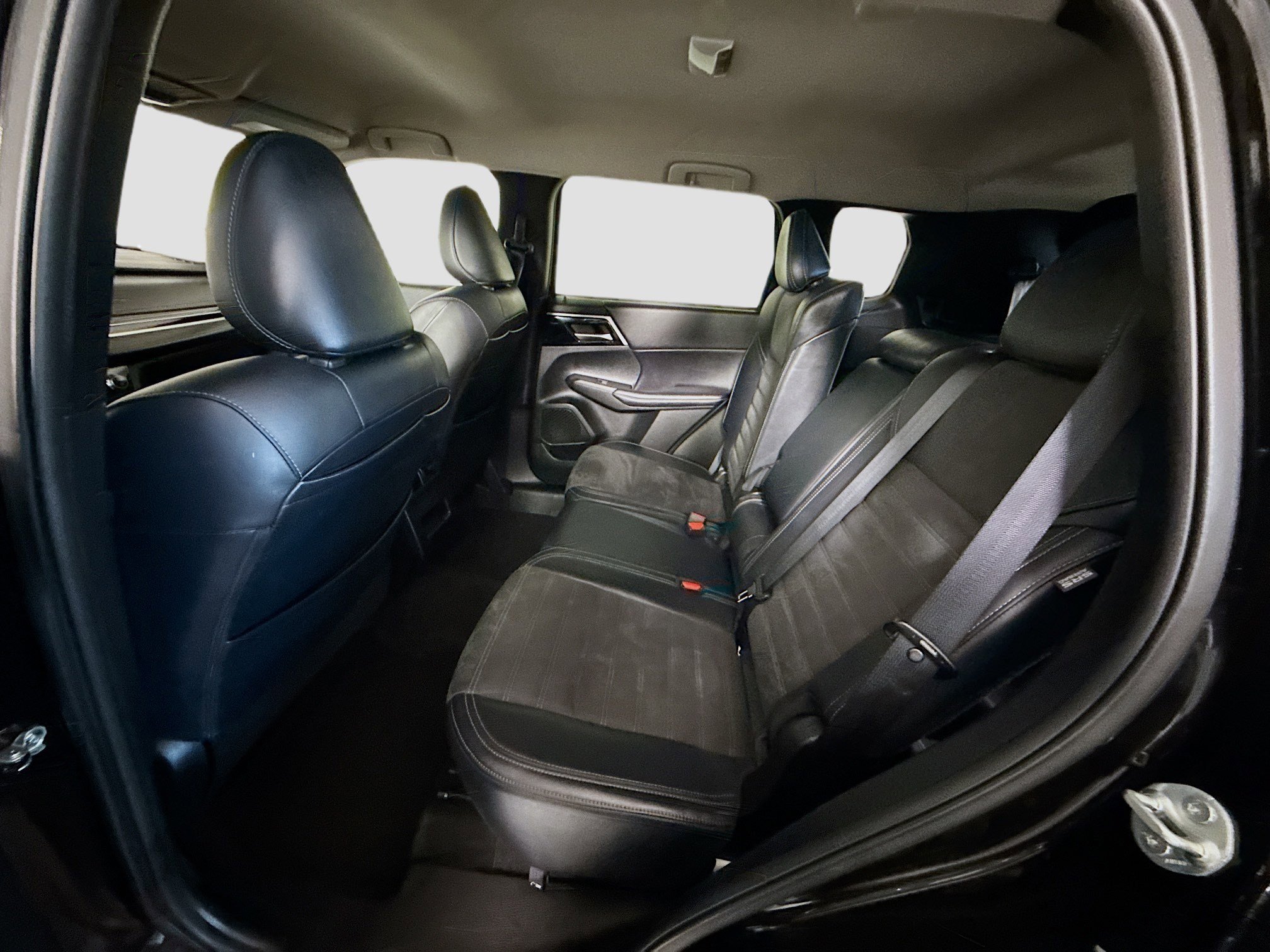 Used 2024 Mitsubishi Outlander SE Black Edition image 25