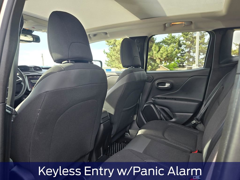 Used 2023 Jeep Renegade Altitude w/ Sun/Sound Group AWD/4WD image 14