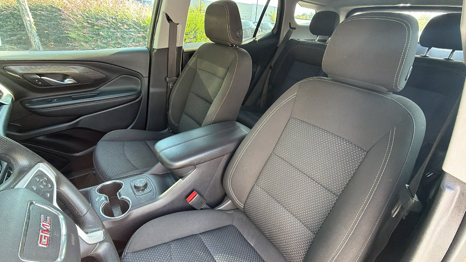 Used 2024 GMC Terrain SLE AWD/4WD image 17