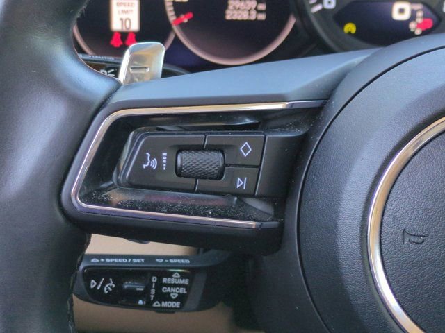 Used 2022 Porsche Panamera image 24