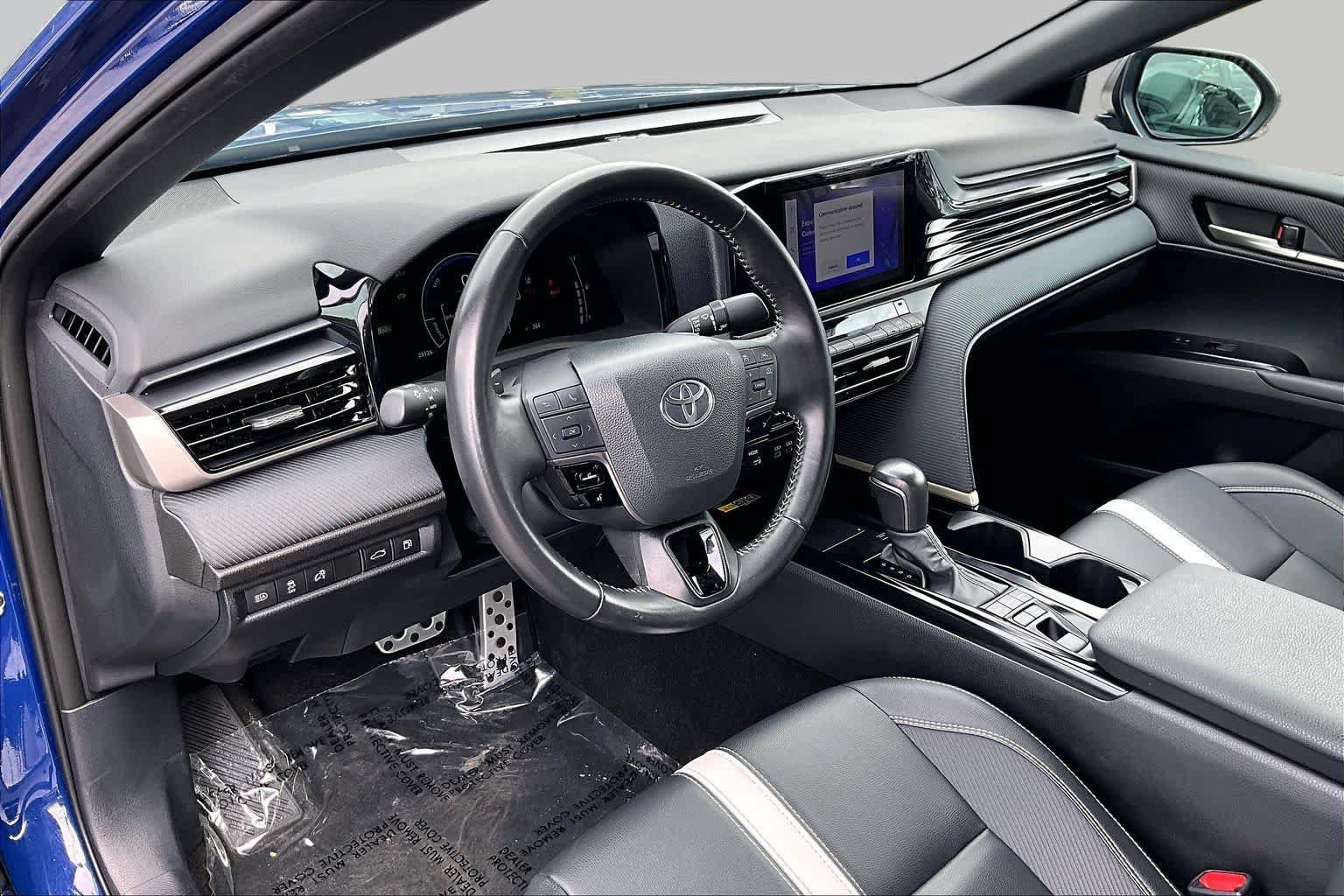 Used 2025 Toyota Camry SE AWD/4WD image 15