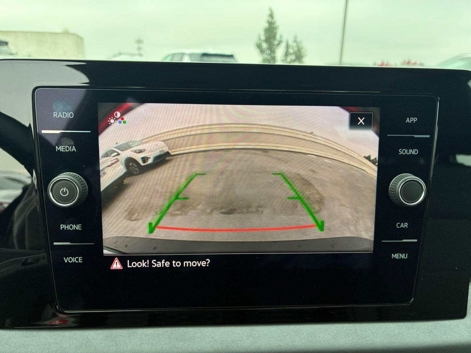 Used 2025 Volkswagen Jetta SE image 17