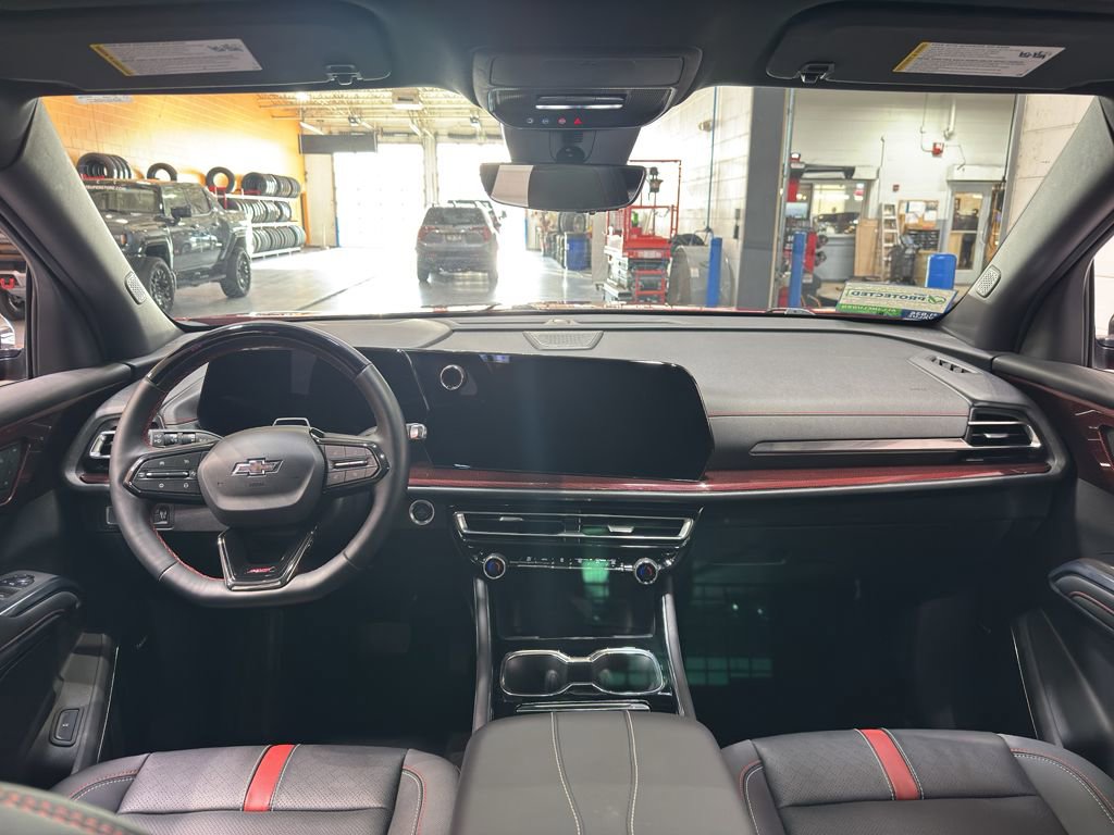 Used 2025 Chevrolet Traverse RS image 15