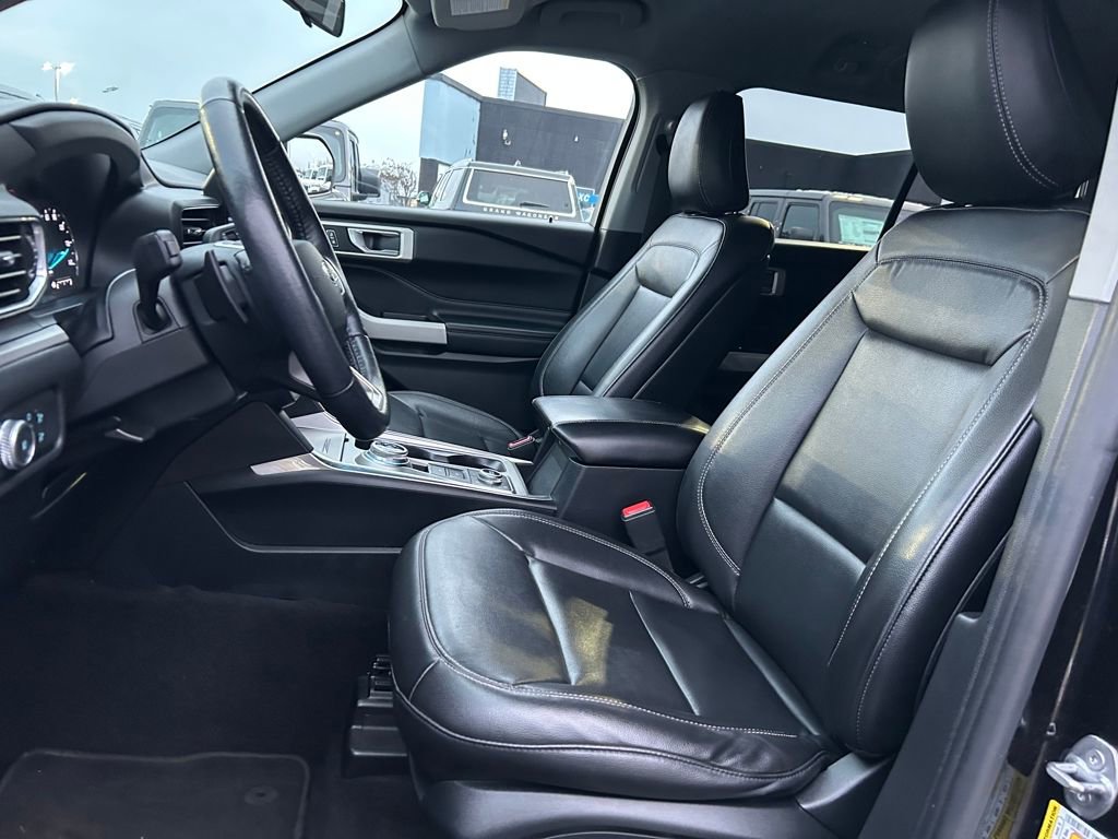 Used 2020 Ford Explorer XLT w/ Equipment Group 202A image 23