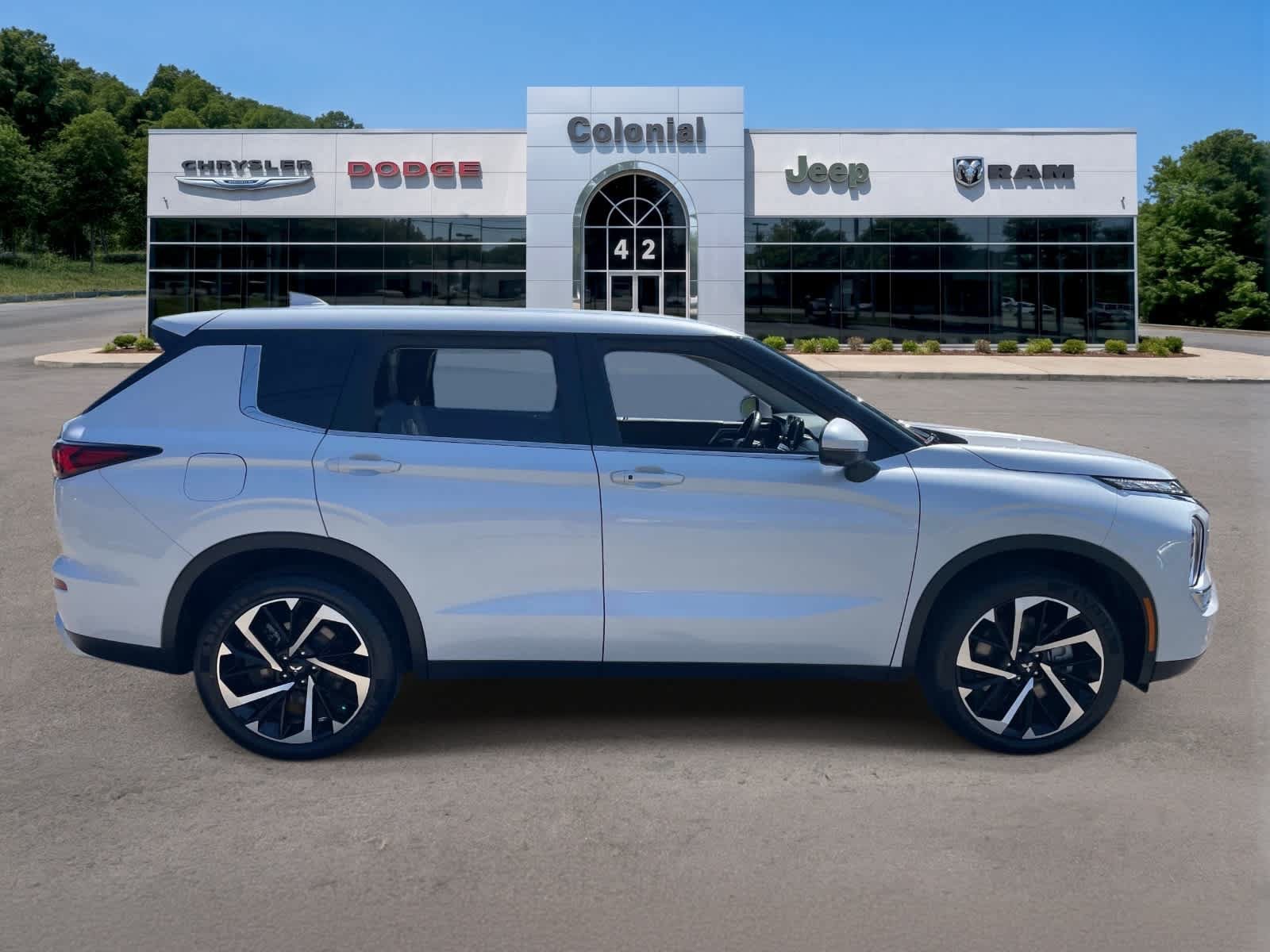 Used 2024 Mitsubishi Outlander SE AWD/4WD image 10