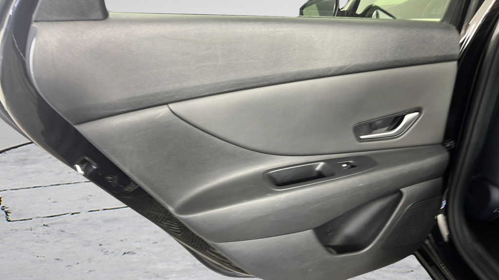 Used 2022 Hyundai Elantra Limited w/ Cargo Package FWD image 11