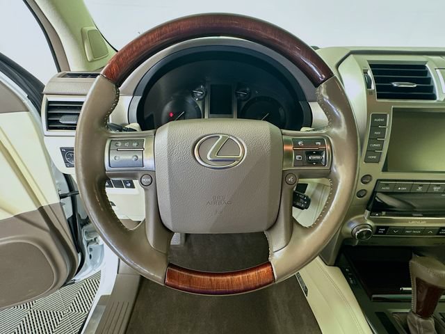 Used 2016 Lexus GX 460 Luxury w/ Preferred Accessory Package AWD/4WD image 13
