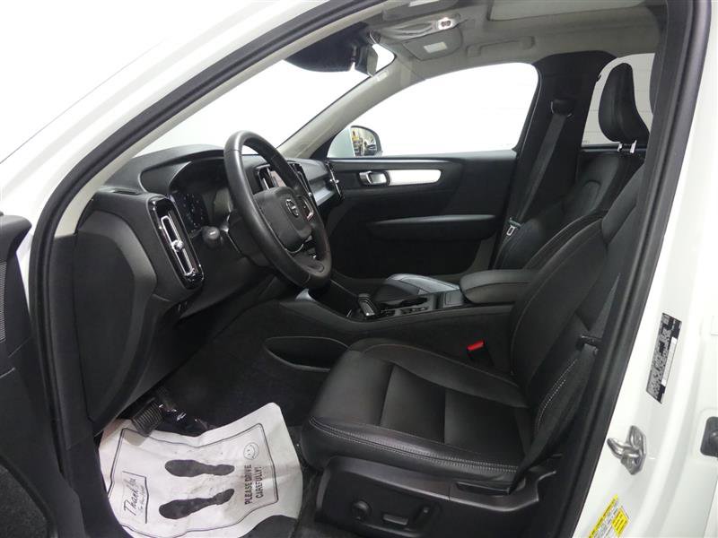 Used 2021 Volvo XC40 T5 Momentum w/ Climate Package image 22