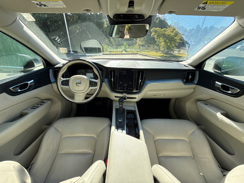 Used 2018 Volvo XC60 T6 Momentum w/ Advanced Package AWD/4WD image 16