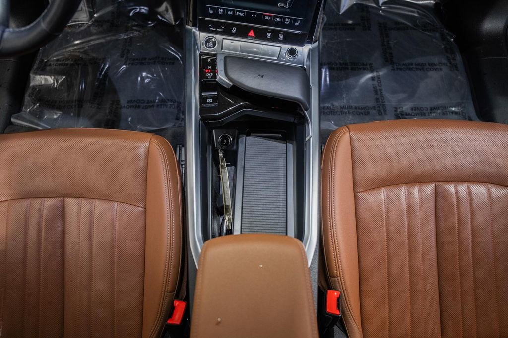 Used 2024 Audi Q8 e-tron Premium Plus image 23