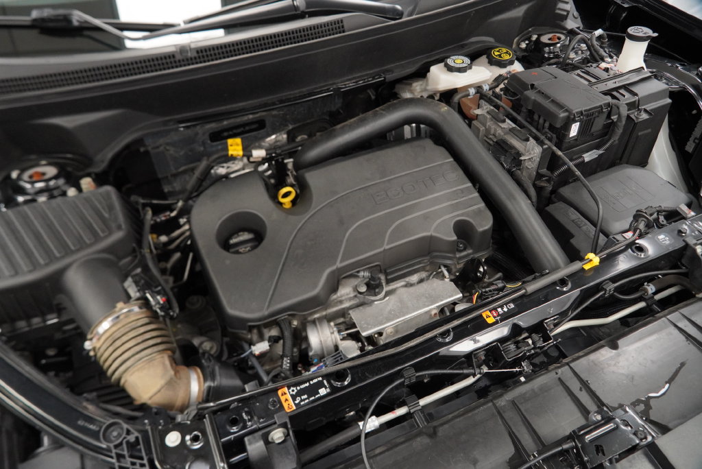 Used 2023 GMC Terrain SLT w/ LPO, Floor Liner Package FWD image 43