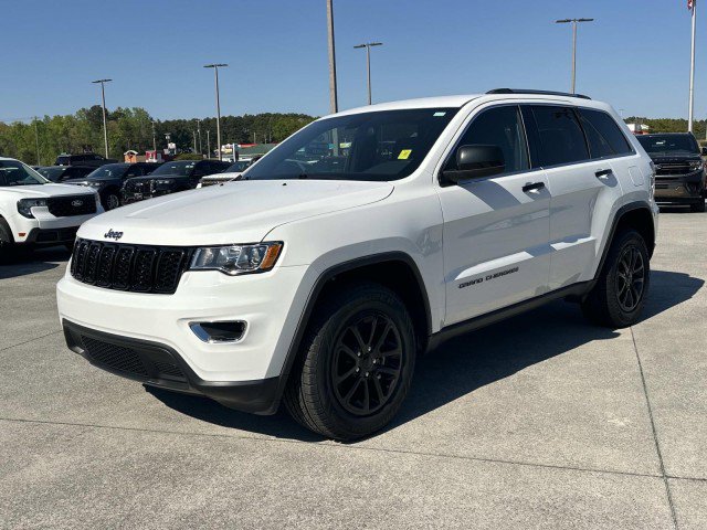 Used 2021 Jeep Grand Cherokee Laredo AWD/4WD image 3