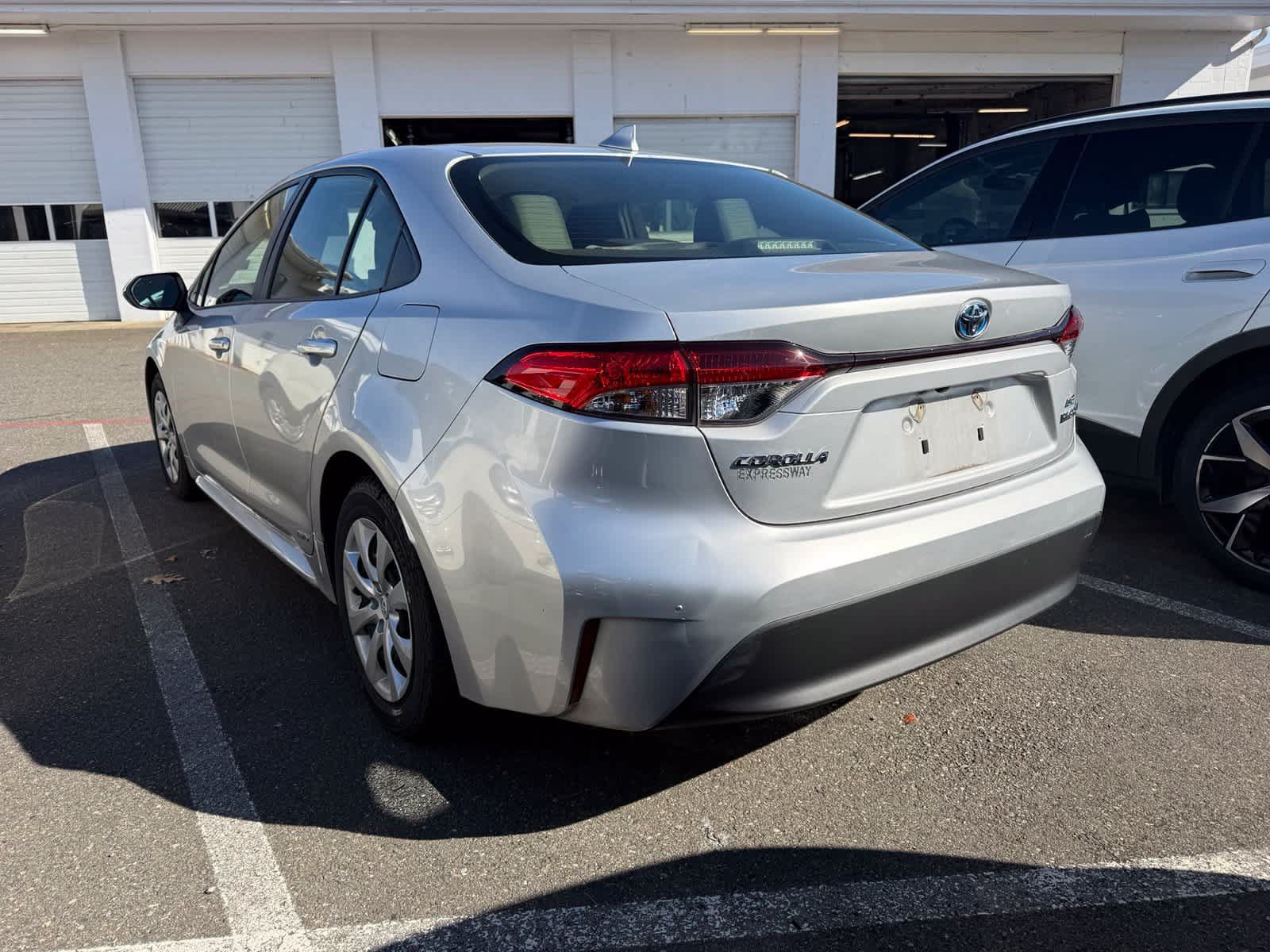 Used 2024 Toyota Corolla LE AWD/4WD image 2