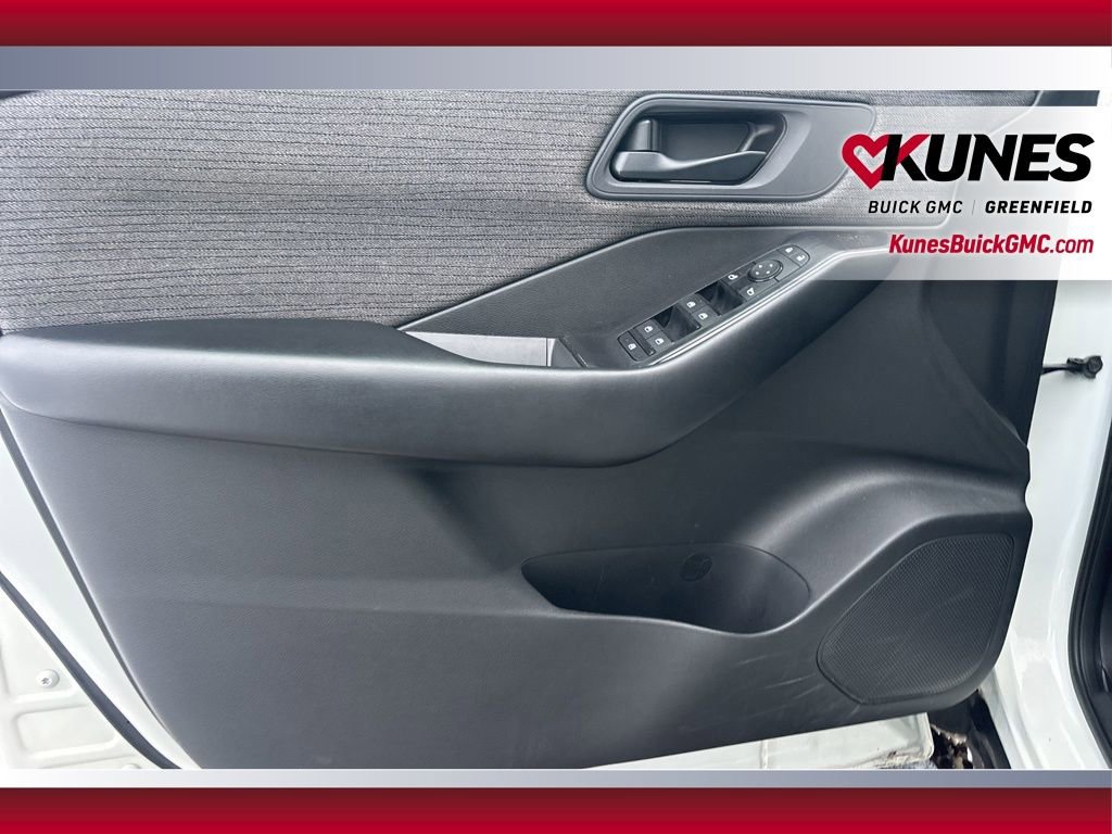 Used 2023 Nissan Rogue S image 14